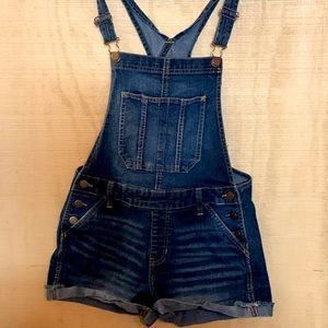 Short overalls
